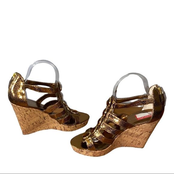 Enzo Angiolini || Gold Wedge Sandals || 9 - Picture 2 of 7